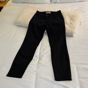 Like new Madewell, black 9” high Rise stretchy form fitting jeans